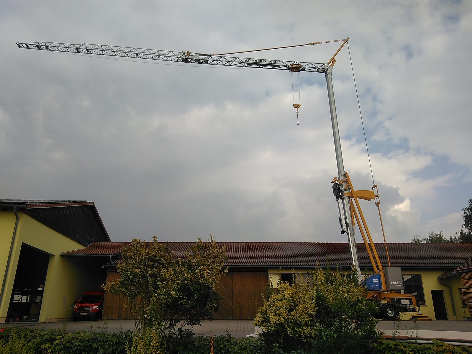 Turmdrehkran im Einsatz am Betriebshof